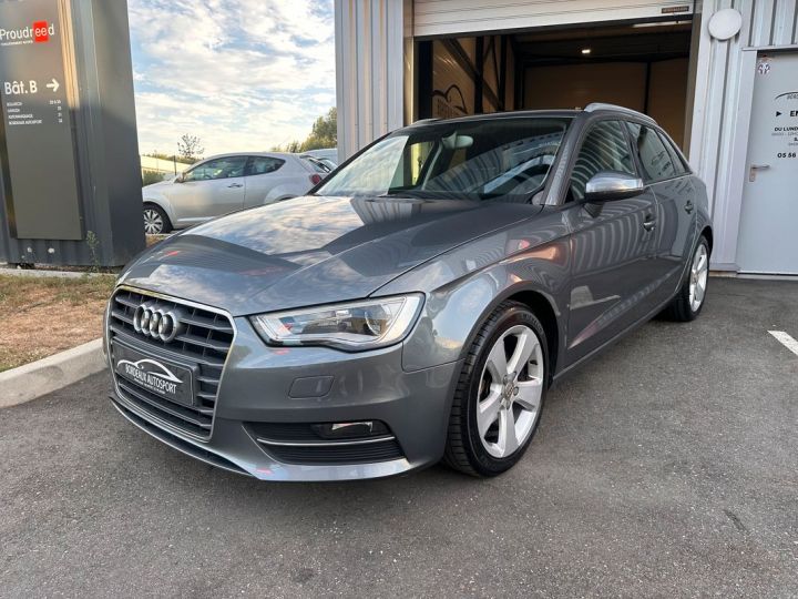 Audi A3 Sportback 12 TFSi 105ch Ambition BVM6 2ème main Sièges chauffants Xénon LED JA 17 Advanced Key Sound Parking Isofix Rampes de pavillon -2 clés Garantie 6 mois - 1