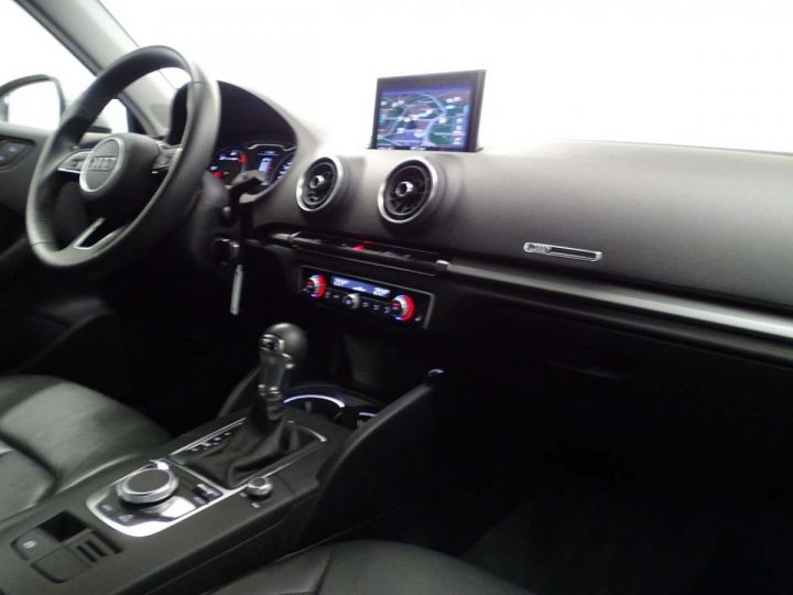 Audi A3 Sportback 35TDi SLine STronic - 8