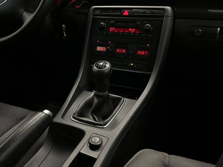 Audi A4 II (B6) 19 TDI 130 Pack - 31