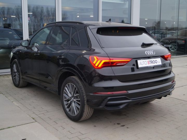 Audi Q3 20TDI Aut S-LINE PANO MATRIX BlackPack - 9