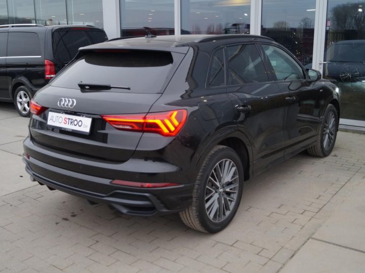 Audi Q3 20TDI Aut S-LINE PANO MATRIX BlackPack - 11