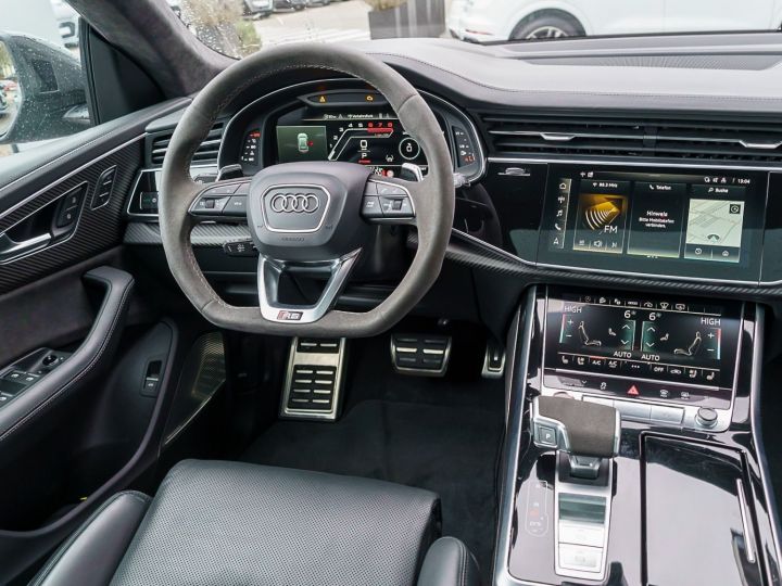 Audi RS Q8 CARBONE TOIT PANO CAMERA 360° ATTELAGE PREMIERE MAIN GARANTIE 12 MOIS - 4